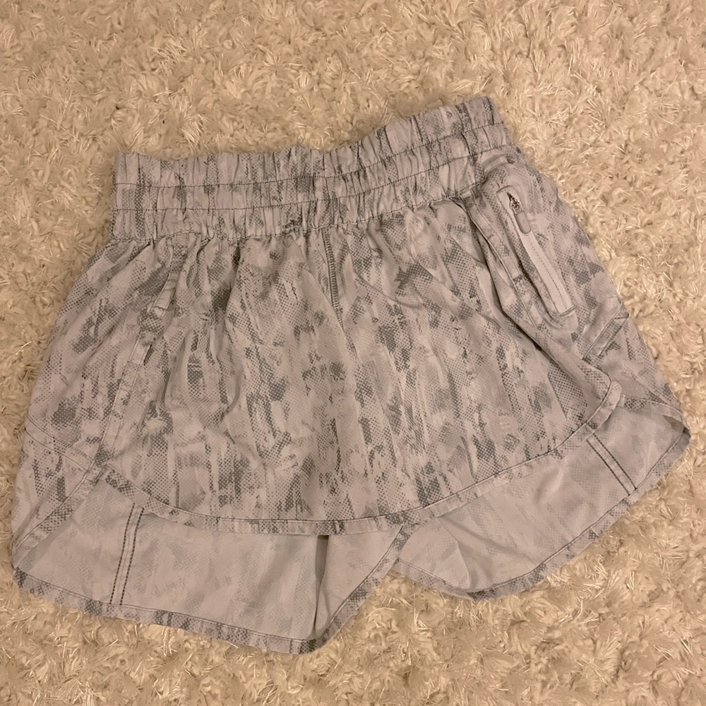 EUC Lululemon white and grey shorts, size 6